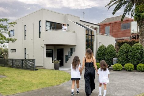 Photo of property in 21a Sunbrae Grove, Mount Maunganui, 3116