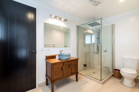 Photo of property in 16 Schopolo Place, Schnapper Rock, Auckland, 0632