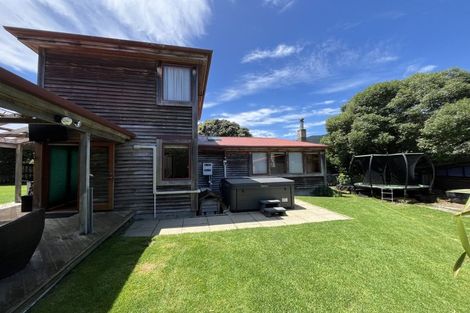 Photo of property in 5 Smith Street, Paekakariki, 5034