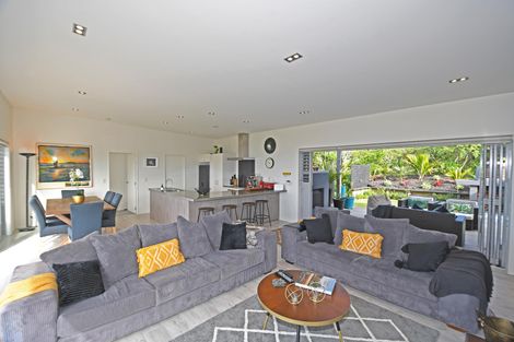 Photo of property in 22 Wonderview Road, Leigh, 0985