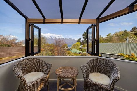 Photo of property in 9 Greenstone Place, Fernhill, Queenstown, 9300