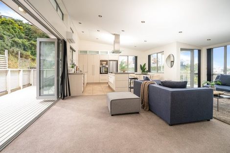 Photo of property in 58 Tiketike Way, Brooklyn, Wellington, 6021