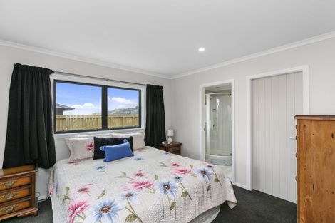 Photo of property in 9b Epic Way, Newlands, Wellington, 6037