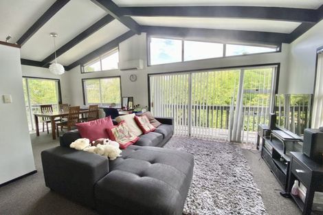 Photo of property in 9a Hutchinsons Road, Bucklands Beach, Auckland, 2014