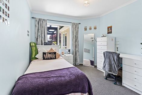 Photo of property in 2 Daffodil Grove, Carterton, 5713