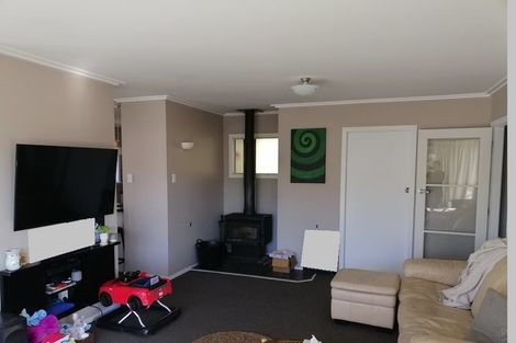 Photo of property in 32 Davis Grove, Wainuiomata, Lower Hutt, 5014