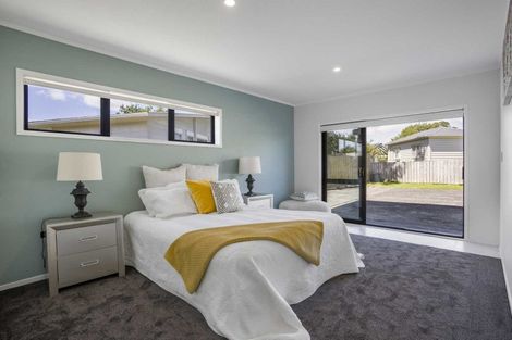 Photo of property in 56 Walworth Avenue, Pakuranga Heights, Auckland, 2010