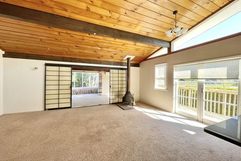 Photo of property in 4 Seaton Road, Murrays Bay, Auckland, 0630