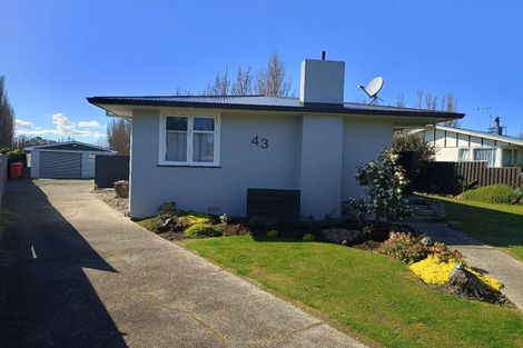 Photo of property in 43 Ruamahanga Crescent, Terrace End, Palmerston North, 4410