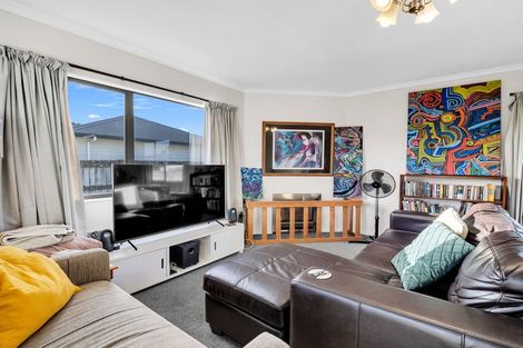 Photo of property in 32 Dahlstrom Grove, Kelvin Grove, Palmerston North, 4414