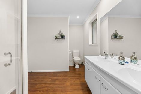 Photo of property in 92 Willowview Drive, Redwood, Christchurch, 8051