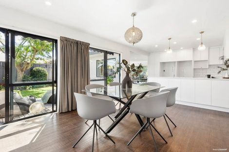 Photo of property in 10 Bridgehead Cove, West Harbour, Auckland, 0618