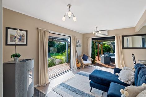 Photo of property in 16 Taihiki Road, Clarks Beach, 2122