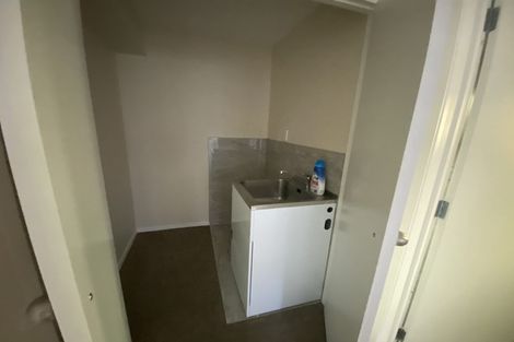 Photo of property in 25 Sheridan Drive, New Lynn, Auckland, 0600