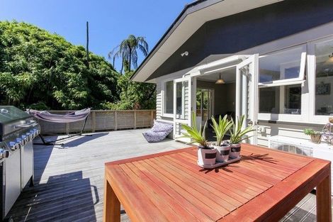 Photo of property in 49a Waiwaka Terrace, Strandon, New Plymouth, 4312