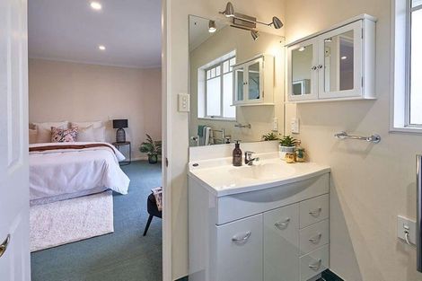 Photo of property in 21 Rothesay Place, Highbury, Palmerston North, 4412