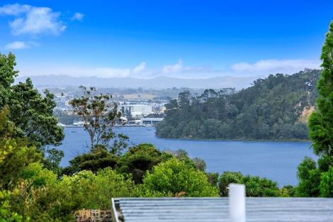 Photo of property in 1/4 Lynn Road, Bayview, Auckland, 0629