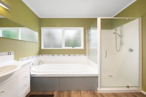 Photo of property in 13 Fairview Place, Te Puke, 3119