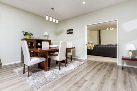 Photo of property in 17 Bushglen Court, Browns Bay, Auckland, 0630