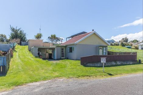 Photo of property in 3 Ewing Street, Hokio Beach, Levin, 5571