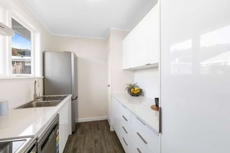 Photo of property in 6 Wainhouse Street, Stokes Valley, Lower Hutt, 5019