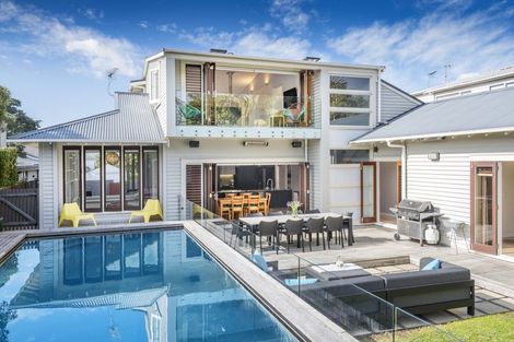 Photo of property in 19 Hamana Street, Narrow Neck, Auckland, 0622