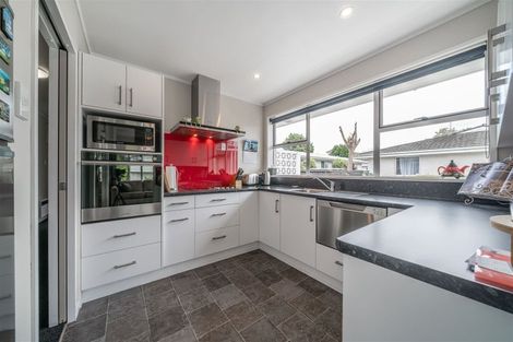 Photo of property in 11 Coronet Place, Awapuni, Palmerston North, 4412