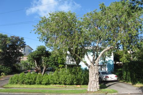 Photo of property in 3 Ennis Avenue, Pakuranga Heights, Auckland, 2010