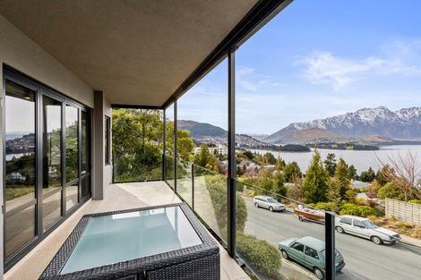 Photo of property in 12 Aspen Grove, Fernhill, Queenstown, 9300