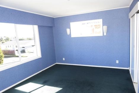 Photo of property in 16 Oswald Crescent, Paparangi, Wellington, 6037