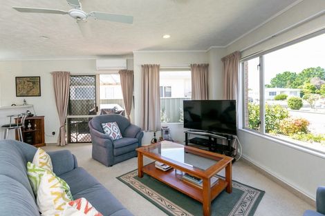 Photo of property in 2/38 Neeve Road, Taradale, Napier, 4112