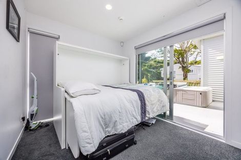 Photo of property in 18 Zita Avenue, Matakatia, Whangaparaoa, 0930