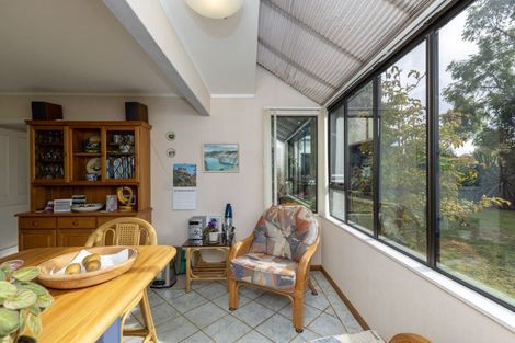 Photo of property in 2 Lavinia Grove, Waikanae Beach, Waikanae, 5036