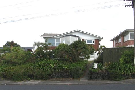 Photo of property in 2/166 East Coast Road, Forrest Hill, Auckland, 0620