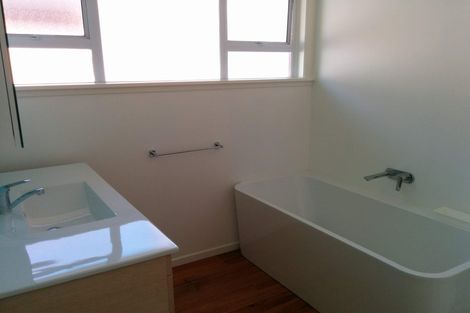 Photo of property in 14 Wairoa Road, Narrow Neck, Auckland, 0624