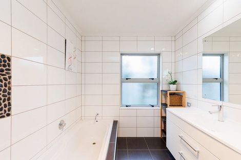 Photo of property in 7 Galea Grove, Kelvin Grove, Palmerston North, 4414