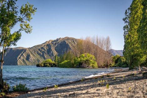 Photo of property in 333 Beacon Point Road, Wanaka, 9305
