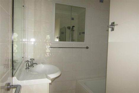 Photo of property in 2/24 Garadice Road, Rothesay Bay, Auckland, 0630