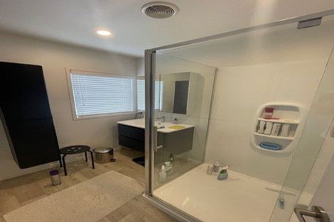 Photo of property in 6 Andros Place, Unsworth Heights, Auckland, 0632