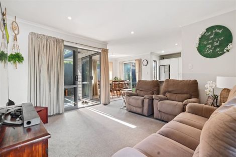 Photo of property in 18 Butterworth Crescent, Papamoa Beach, Papamoa, 3118