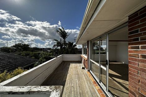 Photo of property in 42 Ocean View Road, Northcote, Auckland, 0627