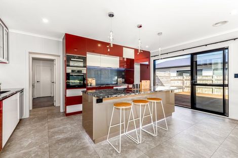 Photo of property in 2 Opaoa Way, Aotea, Porirua, 5024
