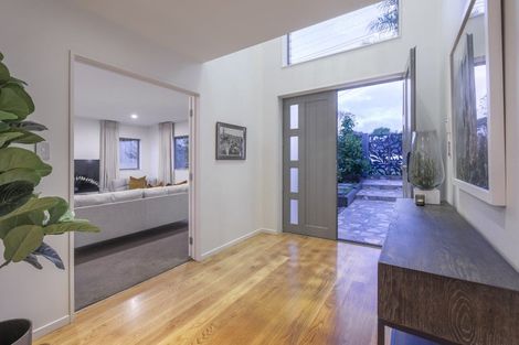 Photo of property in 15a St Michaels Avenue, Point Chevalier, Auckland, 1022