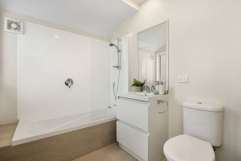 Photo of property in 33 Leaver Place, Weymouth, Auckland, 2103