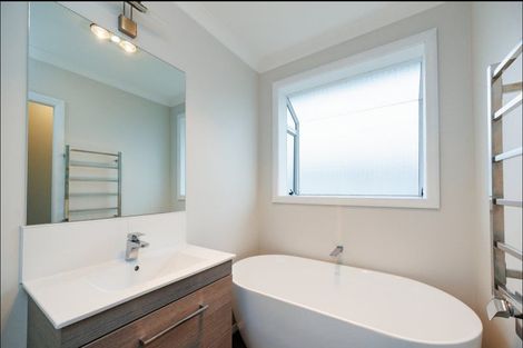 Photo of property in 4 Eton Place, Terrace End, Palmerston North, 4410