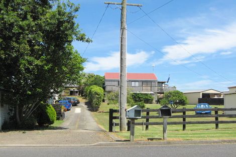 Photo of property in 4a Clarks Beach Road, Clarks Beach, 2122