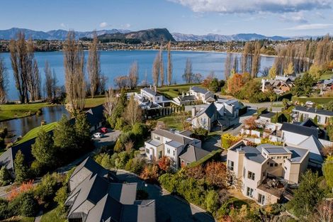 Photo of property in 17 Morrows Mead, Wanaka, 9305