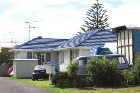 Photo of property in 1/65 Lancaster Road, Beach Haven, Auckland, 0626