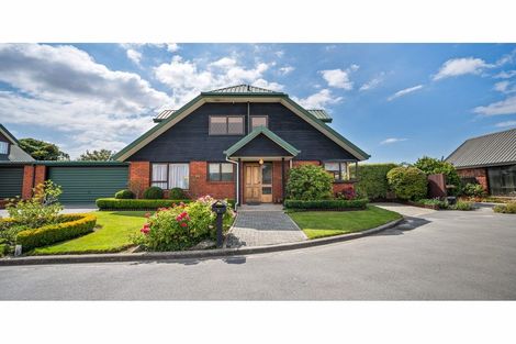 Photo of property in 2 Elsom Lane, Avonhead, Christchurch, 8042