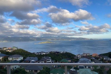 Photo of property in 6b Sunhaven Drive, Newlands, Wellington, 6037